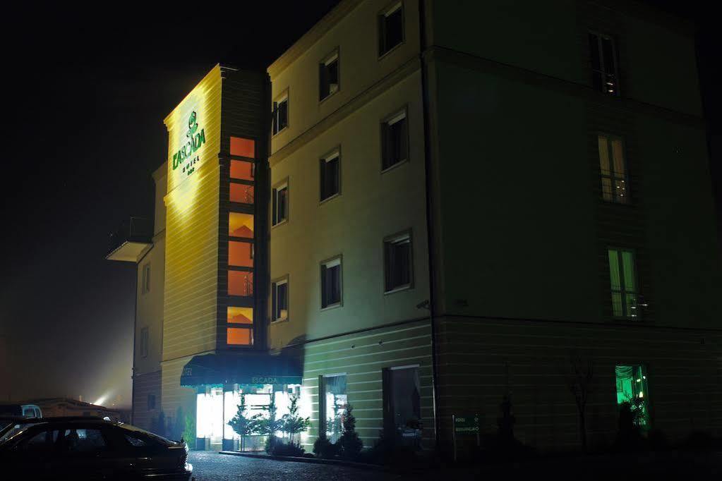 L'Ascada Hotel Сьрем Экстерьер фото